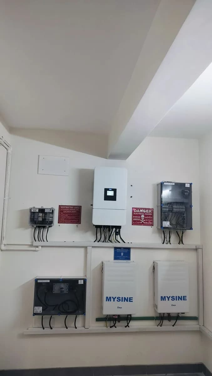 Wall-mounted hybrid inverter, MySine batteries and electrical protection equipment
